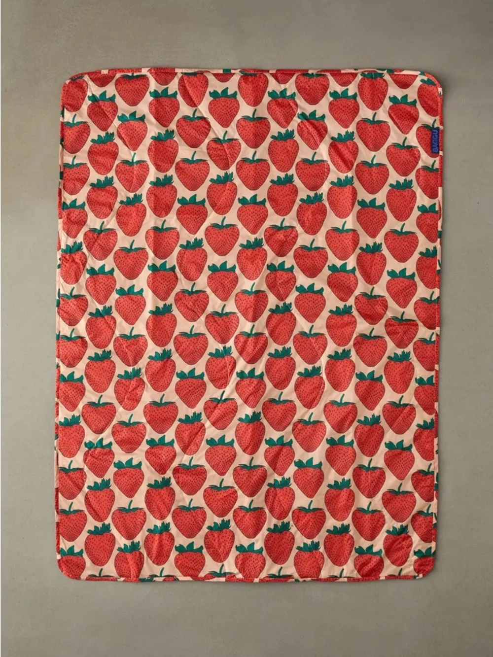 BAGGU Puffy Picnic Blanket Strawberryp